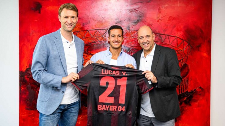 巴斯克斯谈药厂首秀：球场氛围令人难以置信，我很享受这一切